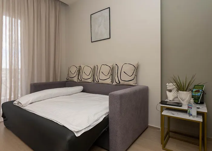 8 Blocks Apartments