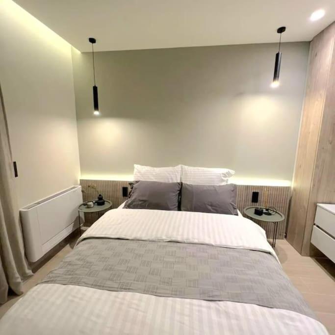 8 Blocks Apartment *