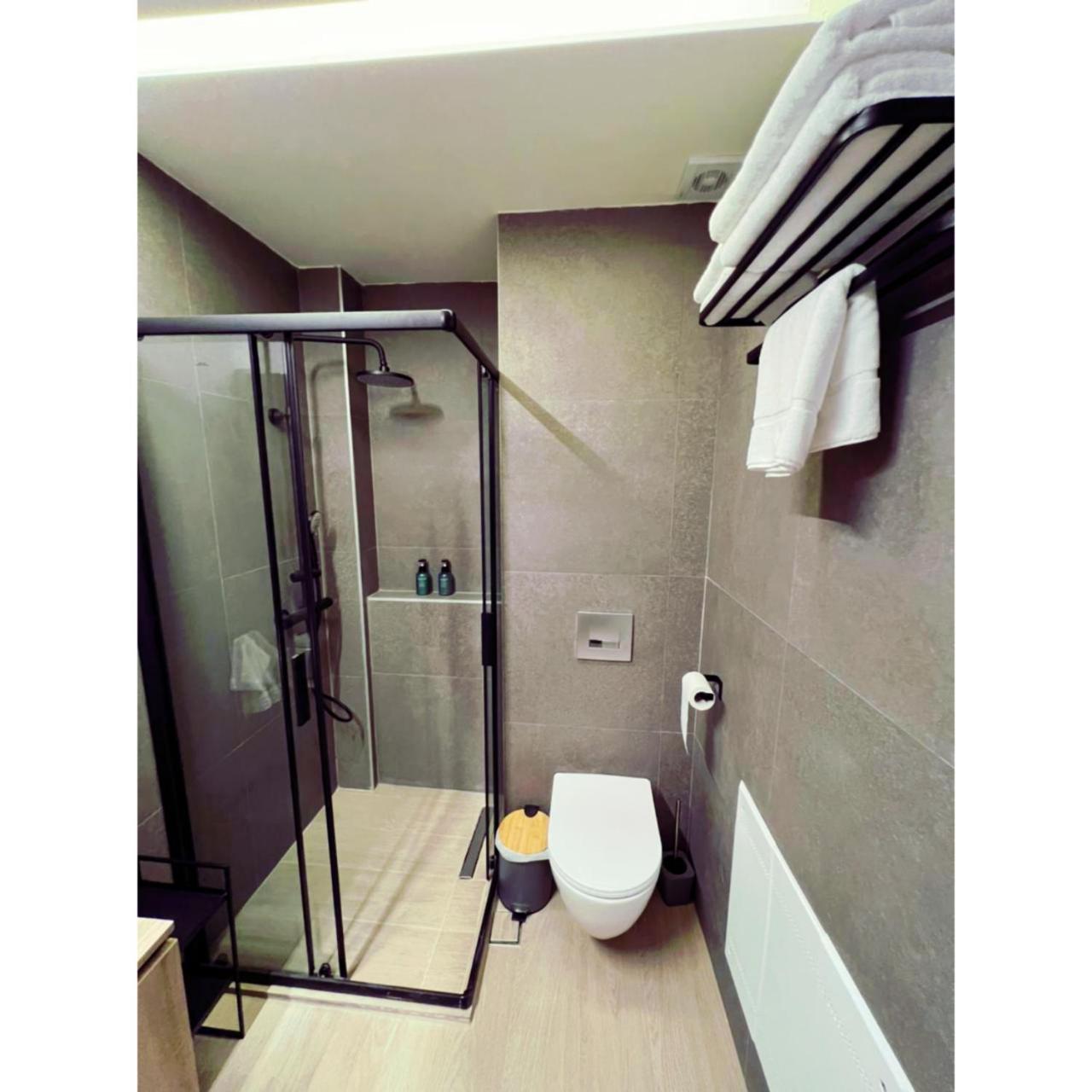 8 Blocks Apartment