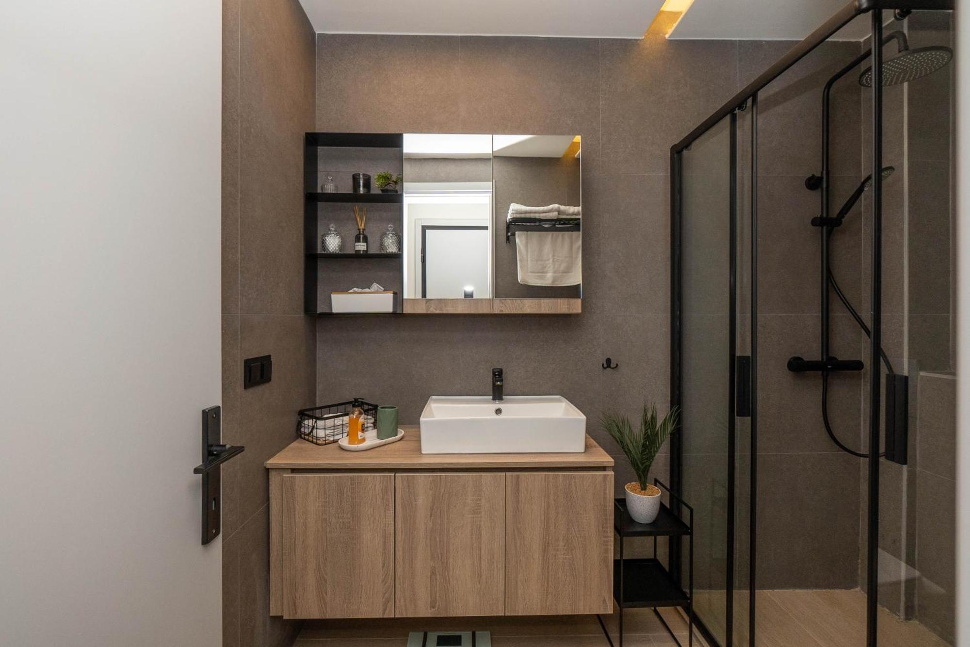8 Blocks Apartment