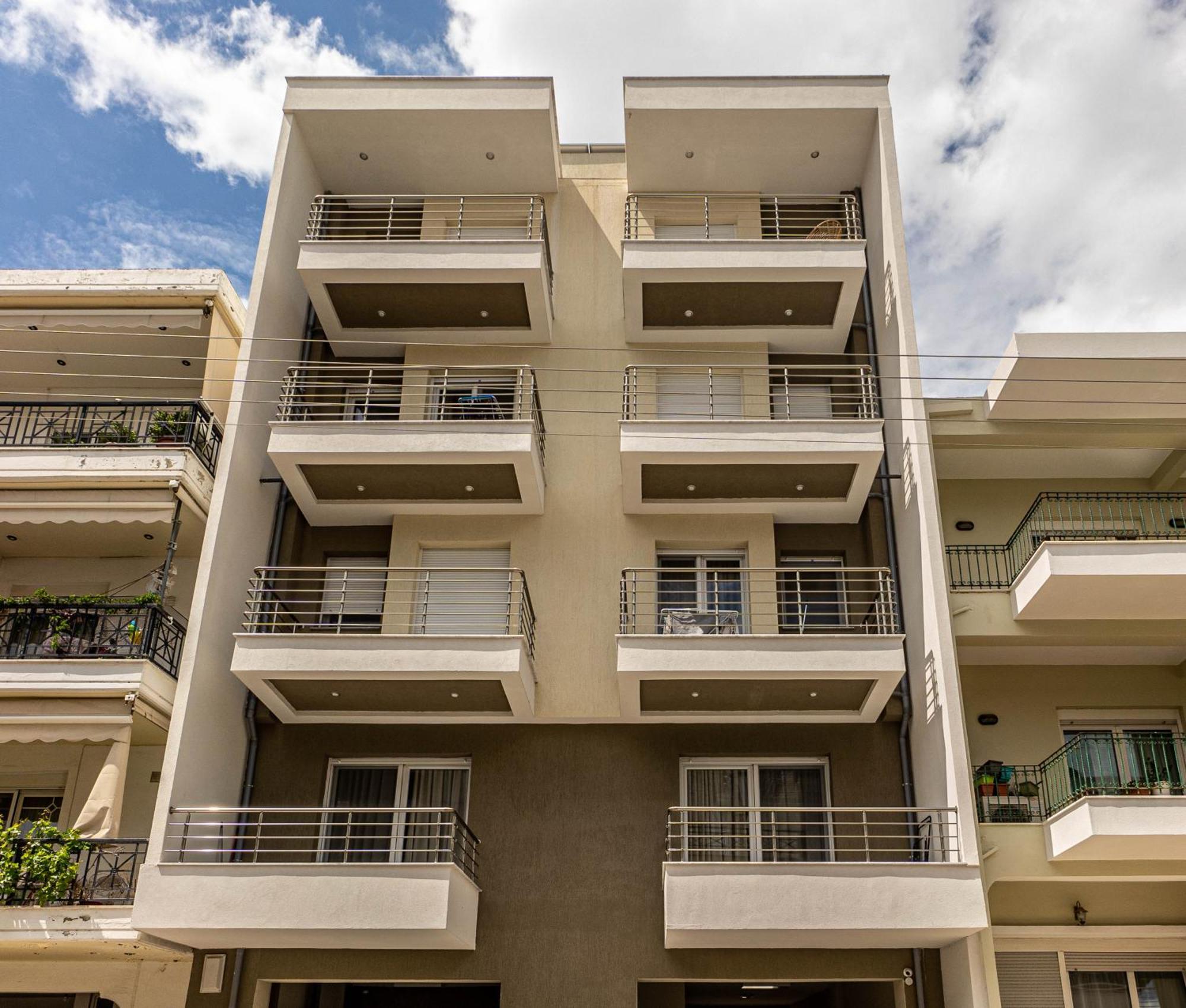 8 Blocks Apartment *